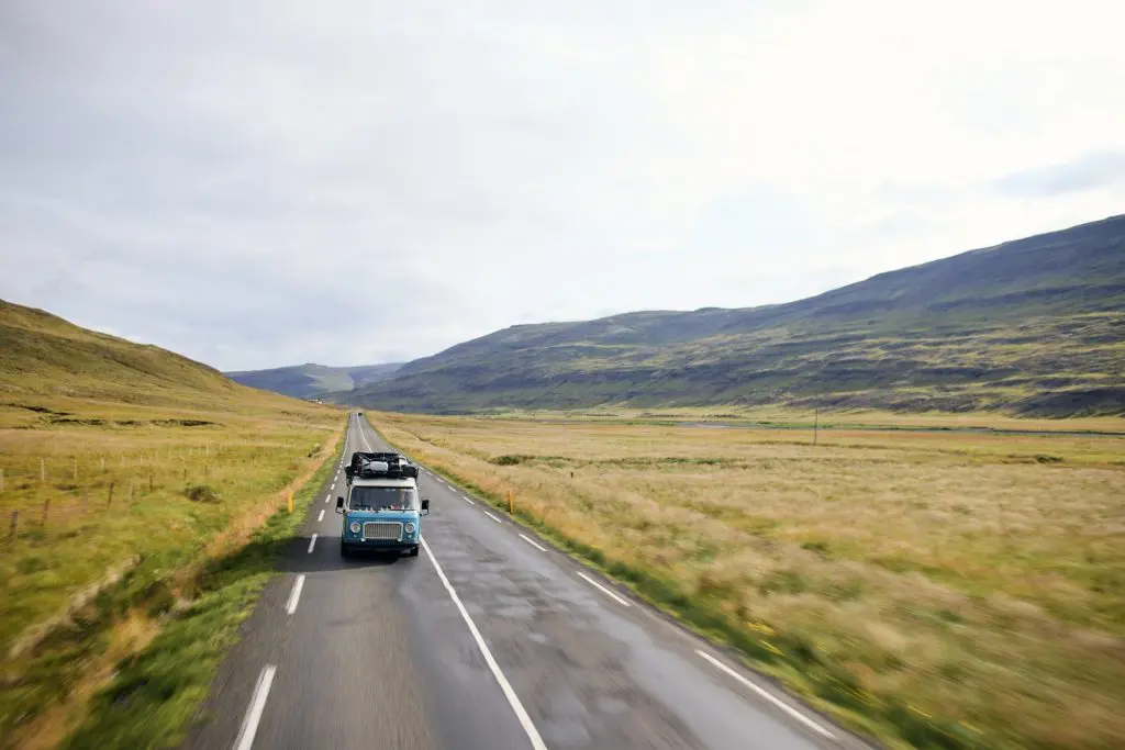 Road to Iceland — camper in Islanda